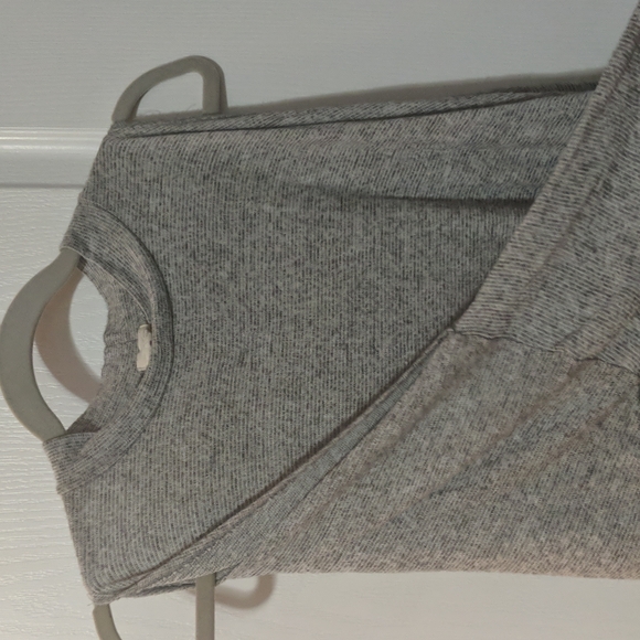 ✨2/$25✨ Caution to the Wind, cold shoulder long sleeve, light sweater, size L - Picture 5 of 10